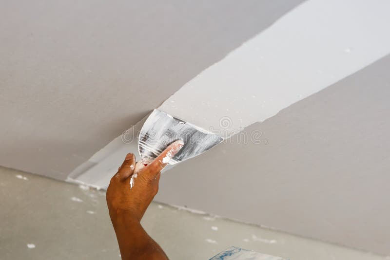 La réparation de plafond pour la maison rénovent images libres de droits