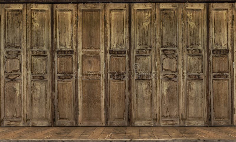 La rétro porte de style Porte en bois de vintage thaïlandais de style photos stock La rétro porte de style Porte en bois de vintage thaïlandais de style photos stock