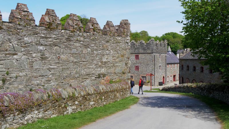 La salle de château en Irlande du Nord près de Belfast est un point de repère populaire