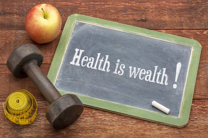 La salud es texto de la riqueza en la pizarra
