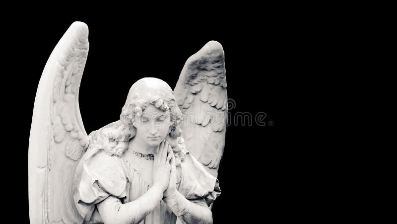La scultura dell'angelo custode con le ali aperte isolate su un ampio banner nero con spazio vuoto di testo L'espressione triste fotografia stock libera da diritti La scultura dell'angelo custode con le ali aperte isolate su un ampio banner nero con spazio vuoto di testo L'espressione triste fotografia stock libera da diritti