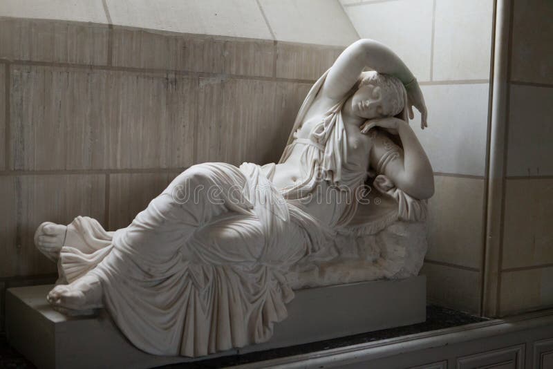 La scultura di bella donna nel catle di Valencay. fotografia stock libera da diritti