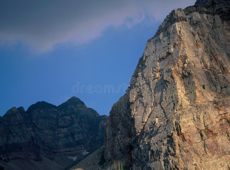 La sera nel gemello alza la regione selvaggia verticalmente, gamma di Wasatch, Utah fotografia stock libera da diritti La sera nel gemello alza la regione selvaggia verticalmente, gamma di Wasatch, Utah fotografia stock libera da diritti
