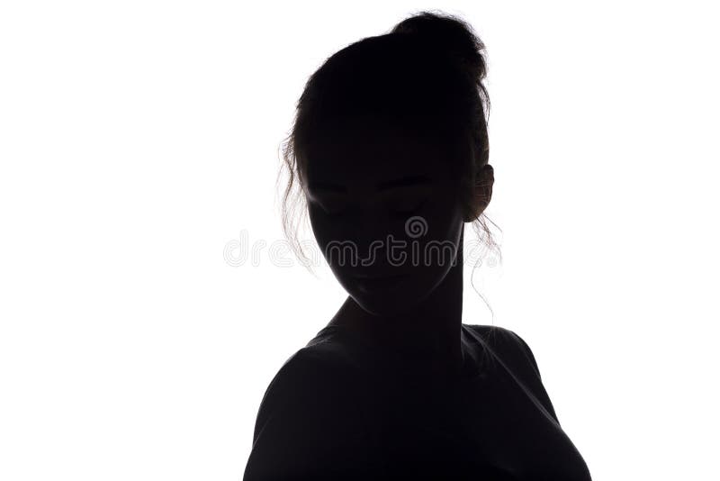 La silueta de la cabeza de la mujer joven con el peinado en un blanco aisló el fondo fotografía de archivo La silueta de la cabeza de la mujer joven con el peinado en un blanco aisló el fondo fotografía de archivo