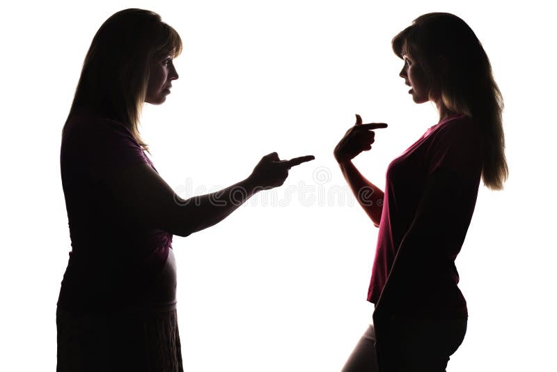 La silueta de relaciones problemáticas entre la madre y el adolescente, mamá empuja el finger, culpando a la hija imágenes de archivo libres de regalías La silueta de relaciones problemáticas entre la madre y el adolescente, mamá empuja el finger, culpando a la hija imágenes de archivo libres de regalías
