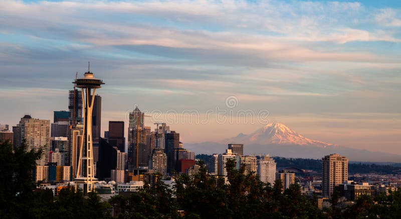 La skyline di Seattle immagini stock libere da diritti La skyline di Seattle immagini stock libere da diritti