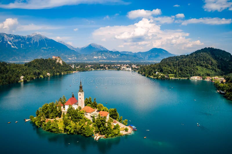 La Slovenia - lago della località di soggiorno sanguinato