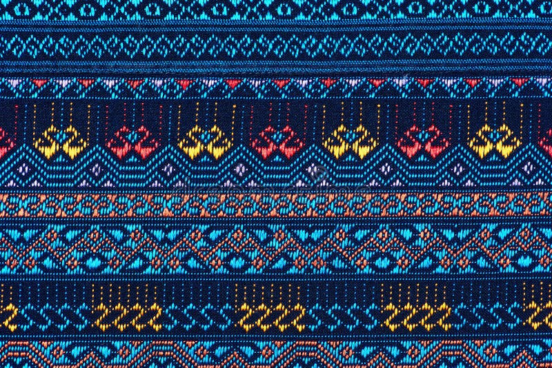 La soie thaïlandaise colorée handcraft la fin péruvienne de surface de couverture de style vers le haut de plus de ce motif et de images libres de droits La soie thaïlandaise colorée handcraft la fin péruvienne de surface de couverture de style vers le haut de plus de ce motif et de images libres de droits