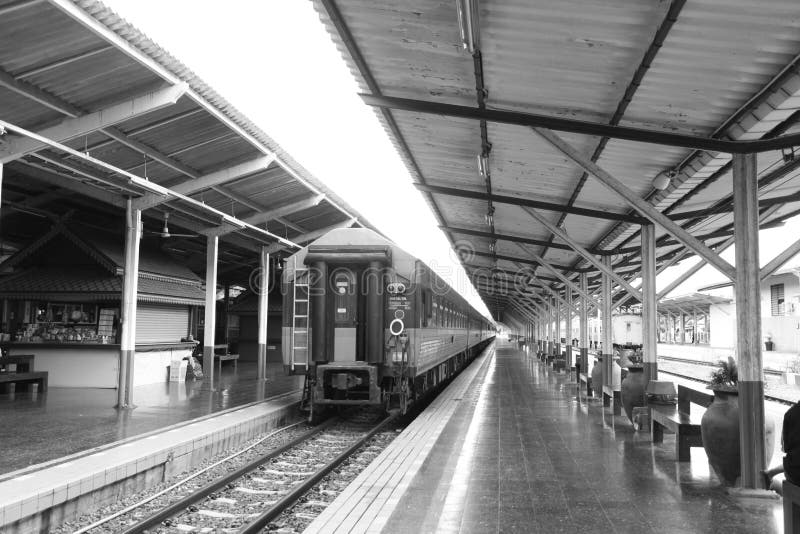La station de train est un endroit au traducteur photos stock La station de train est un endroit au traducteur photos stock