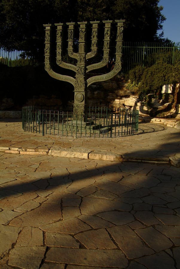 La Statua Del Menorah Dalla Knesset, Gerusalemme, Israele Immagine