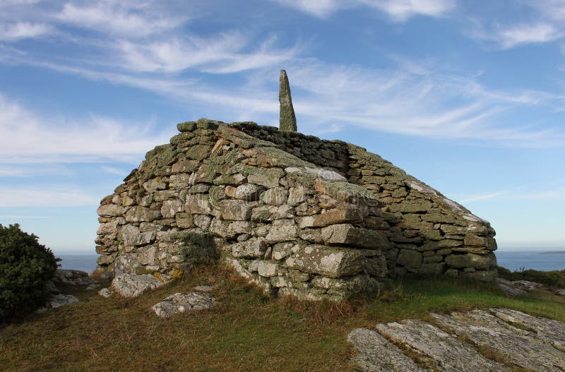 La surveillance et la manière se dirigent, Rhoscolyn, Anglesey, Pays de Galles photographie stock La surveillance et la manière se dirigent, Rhoscolyn, Anglesey, Pays de Galles photographie stock