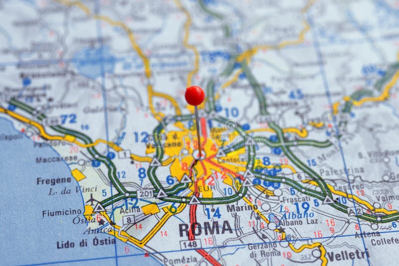 La Suède Stockholm, le 7 avril 2018 : Villes européennes sur des séries de carte Plan rapproché de Roma photographie stock libre de droits La Suède Stockholm, le 7 avril 2018 : Villes européennes sur des séries de carte Plan rapproché de Roma photographie stock libre de droits