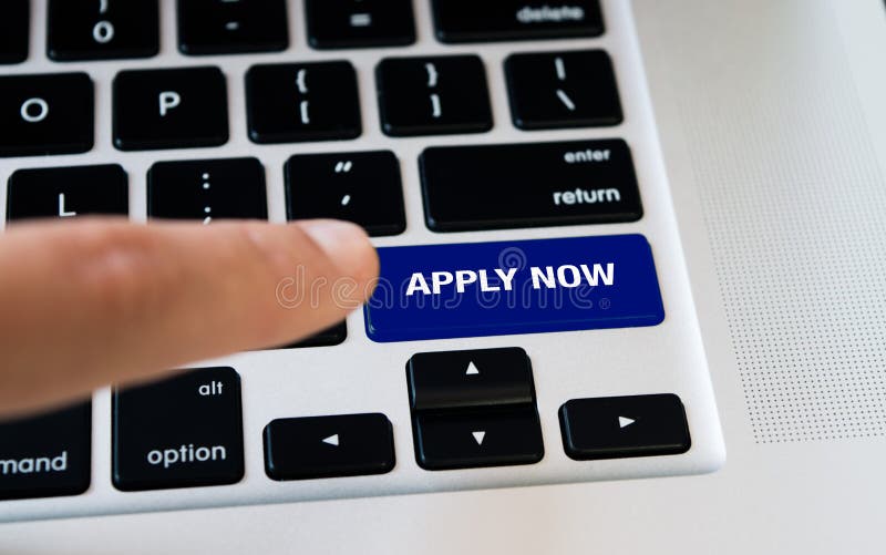 La tastiera del taccuino del computer con ora applica il computer portatile chiave e d'argento con le tastiere nere, dito vuole p immagini stock libere da diritti La tastiera del taccuino del computer con ora applica il computer portatile chiave e d'argento con le tastiere nere, dito vuole p immagini stock libere da diritti
