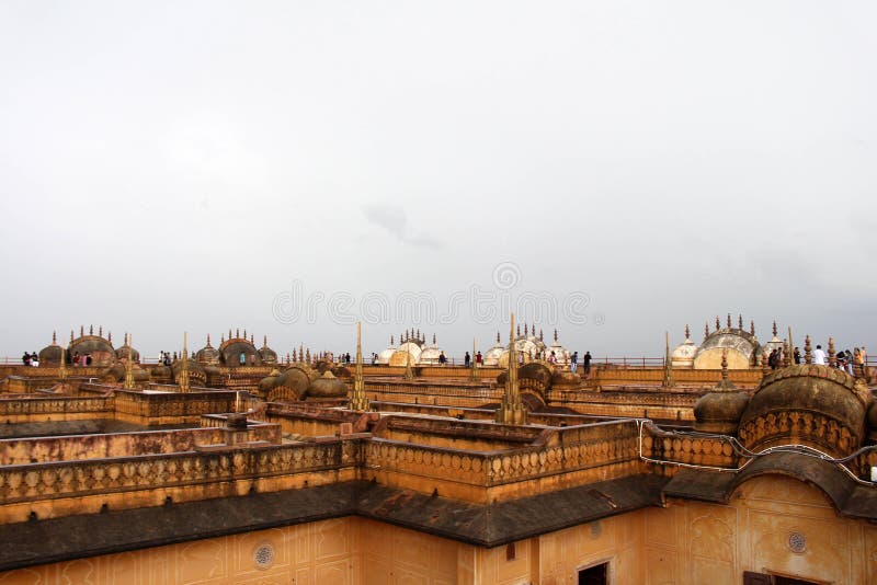 La terraza del tejado del fuerte de Nahargarh en la colina en Jaipur foto de archivo La terraza del tejado del fuerte de Nahargarh en la colina en Jaipur foto de archivo