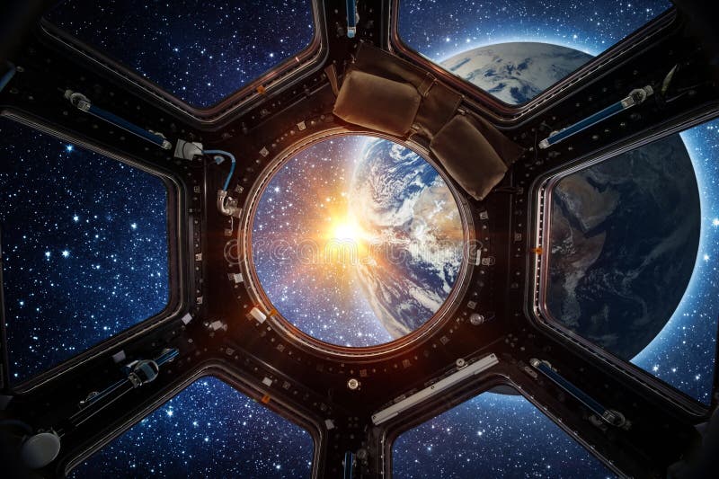 La terre et galaxie dans la fenêtre de Station Spatiale Internationale de vaisseau spatial