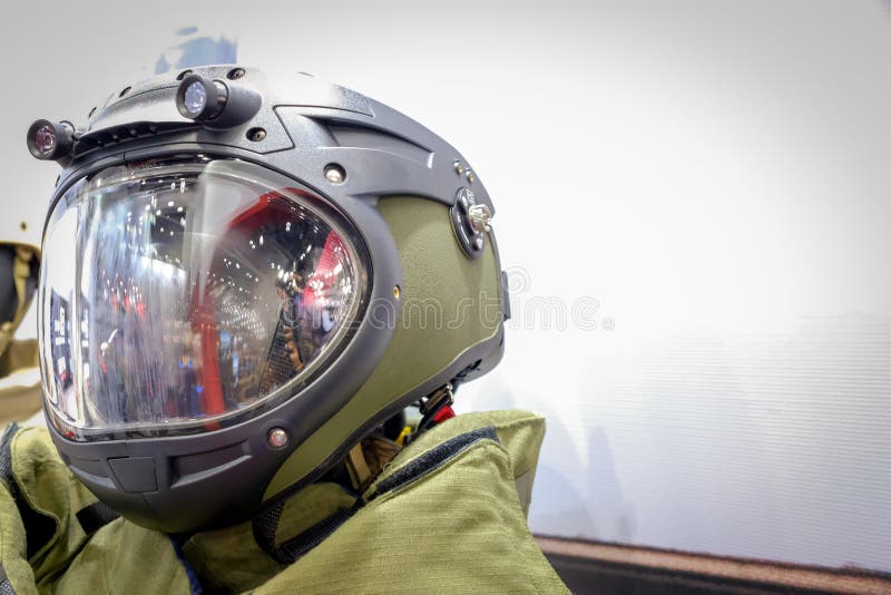 La testa ha sparato di una tuta spaziale dell'esercito immagini stock La testa ha sparato di una tuta spaziale dell'esercito immagini stock