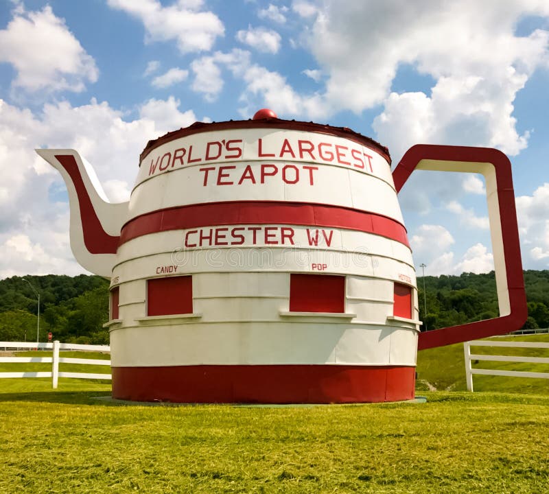 La tetera más grande Chester West Virginia del ` s del mundo fotografía de archivo libre de regalías