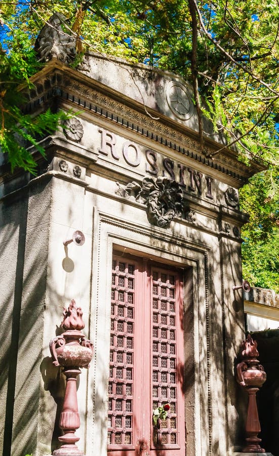 La tomba vuota di Rossini al cimitero di Pere Lachaise a Parigi fotografie stock libere da diritti La tomba vuota di Rossini al cimitero di Pere Lachaise a Parigi fotografie stock libere da diritti