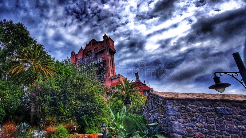 La torre de la zona crepuscular del terror en los estudios del ` s Hollywood de Disney imagen de archivo libre de regalías La torre de la zona crepuscular del terror en los estudios del ` s Hollywood de Disney imagen de archivo libre de regalías