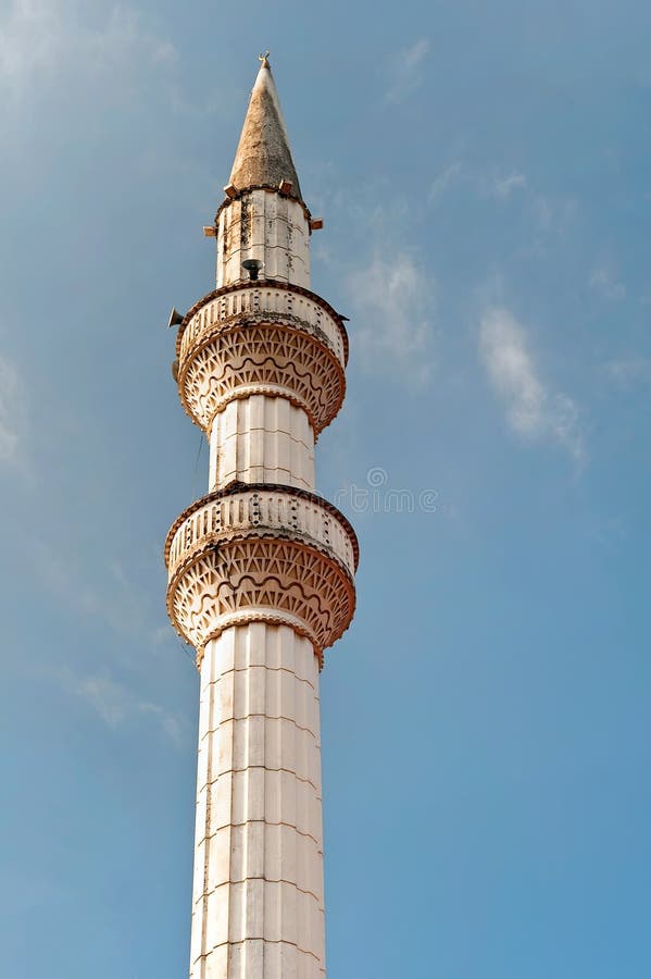 La torre dei minareti della moschea di Batumi Georgia fotografia stock libera da diritti La torre dei minareti della moschea di Batumi Georgia fotografia stock libera da diritti