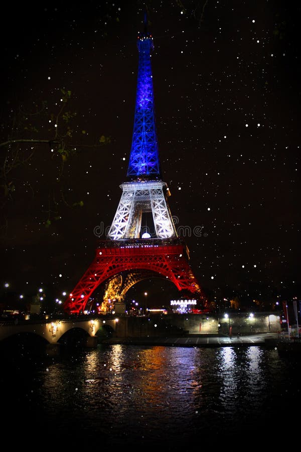 La torre Eiffel Luces de neón de la ciudad de la noche parís imagen de archivo La torre Eiffel Luces de neón de la ciudad de la noche parís imagen de archivo