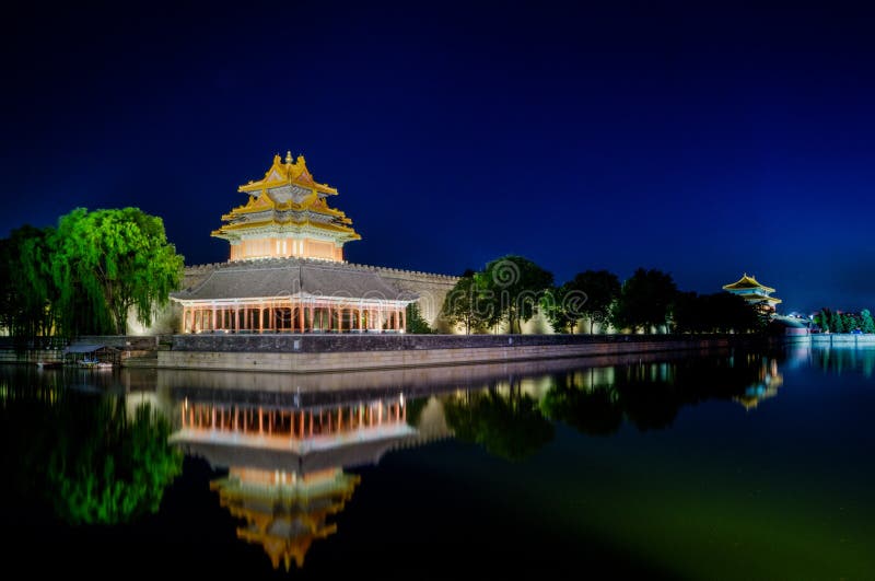 La torretta della Città proibita al crepuscolo a Pechino, Cina immagine stock libera da diritti La torretta della Città proibita al crepuscolo a Pechino, Cina immagine stock libera da diritti