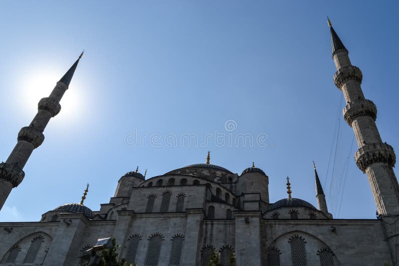 La Turchia Costantinopoli luglio 2017 architettura blu di estate di giorno della moschea fotografie stock La Turchia Costantinopoli luglio 2017 architettura blu di estate di giorno della moschea fotografie stock