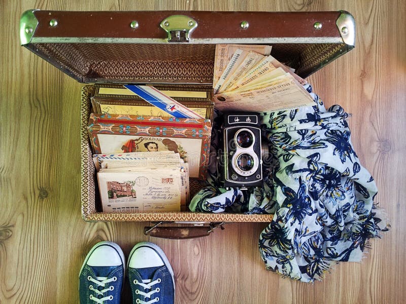 La Valise De Souvenirs De Voyage Photo stock éditorial Image du