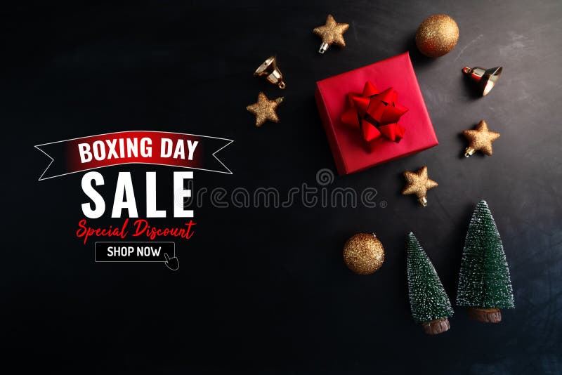 La vendita dei giorni di pugilato con il regalo di Natale e la decorazione di Natale su fondo nero fotografie stock libere da diritti La vendita dei giorni di pugilato con il regalo di Natale e la decorazione di Natale su fondo nero fotografie stock libere da diritti