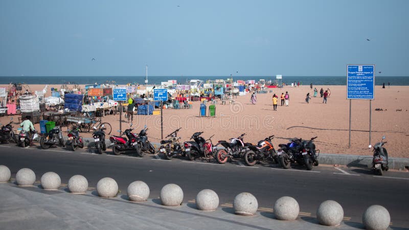 La vie de tous les jours jusqu'à la plage Tamil Nadu Inde de Chennai