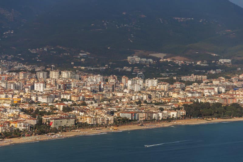 La ville d'alanya turkey et la mer méditerranée vue d'oiseaux. photos libres de droits