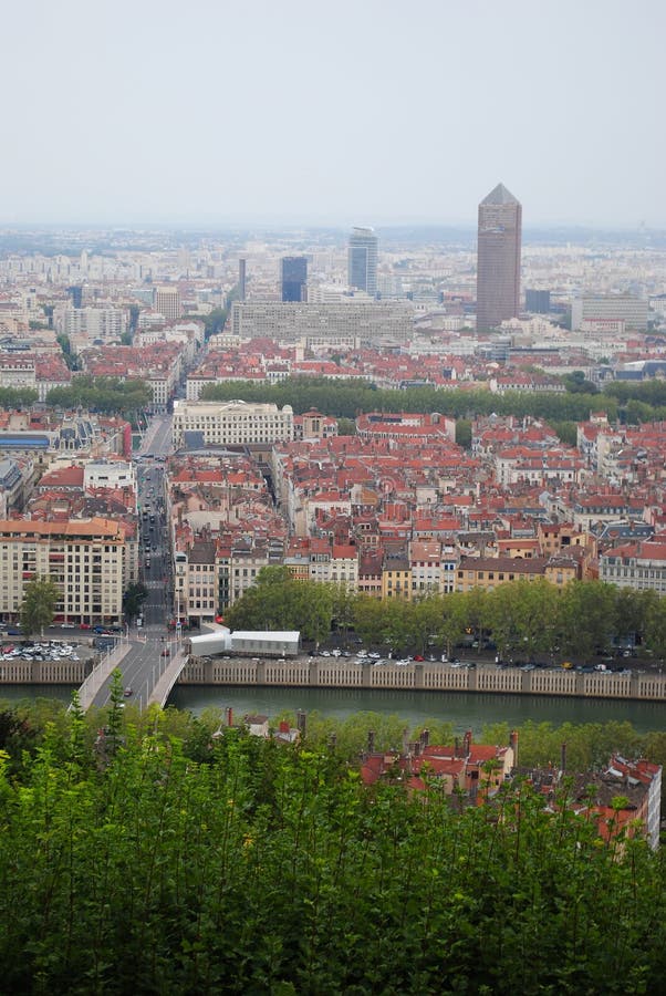 La vista aerea panoramica verticale a Lione dalla collina di Basilique de Fourviere lione france fotografia stock libera da diritti La vista aerea panoramica verticale a Lione dalla collina di Basilique de Fourviere lione france fotografia stock libera da diritti