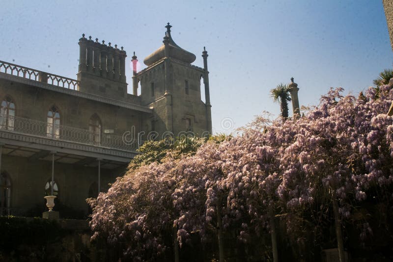 La vista del lato del palazzo della Crimea Vorontsov si separa il balcone fotografia stock libera da diritti La vista del lato del palazzo della Crimea Vorontsov si separa il balcone fotografia stock libera da diritti