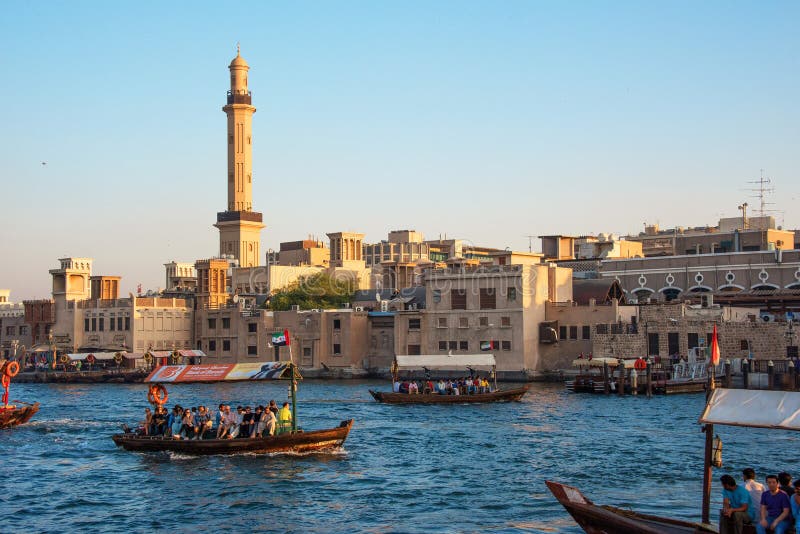 La vista di Dubai Creek fotografie stock La vista di Dubai Creek fotografie stock
