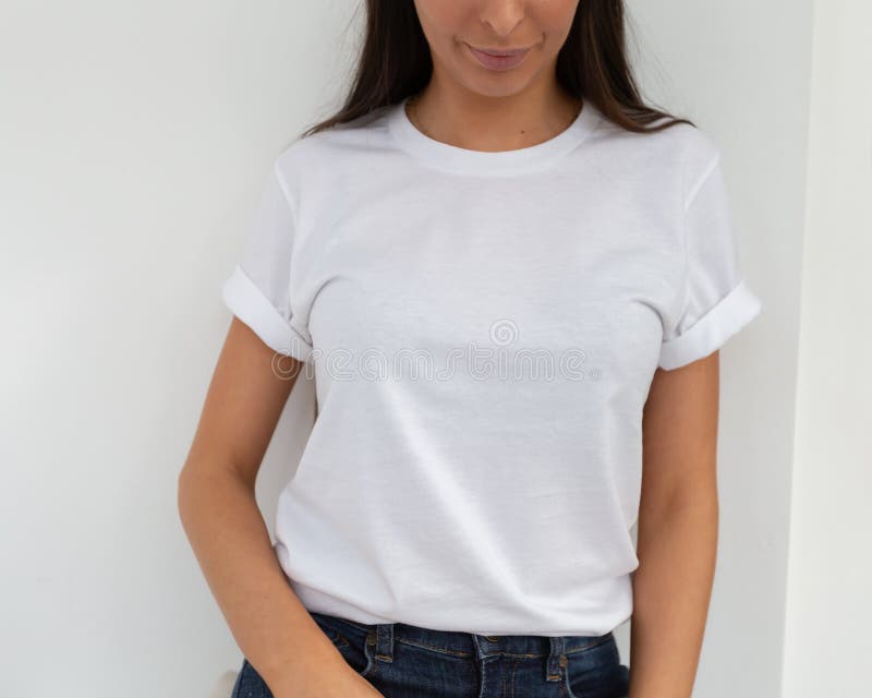 La Vista Frontal De Una Mujer Que Viste Camiseta Blanca. Foto de archivo - Imagen de modelo, lifestyle: 213023034