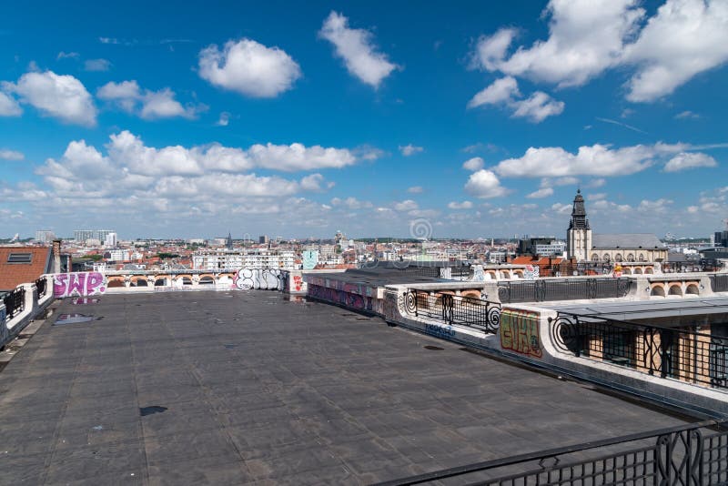 La vista panoramica di Bruxelles da Piazza Poelaert o Piazza Poelaert fotografie stock libere da diritti La vista panoramica di Bruxelles da Piazza Poelaert o Piazza Poelaert fotografie stock libere da diritti