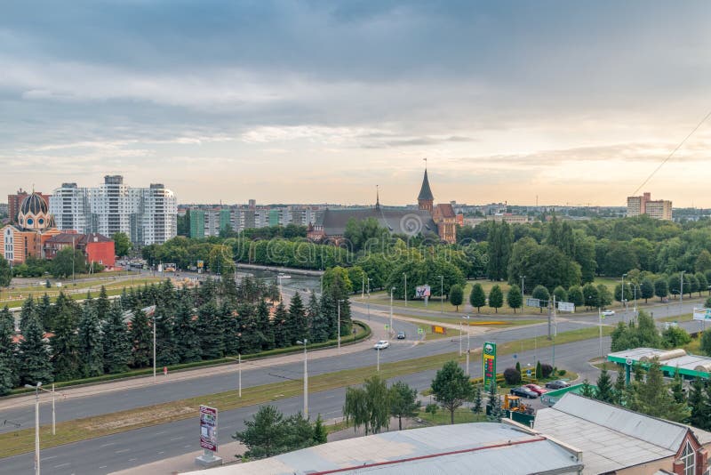 La vista panoramica di Kaliningrad al tramonto immagini stock libere da diritti La vista panoramica di Kaliningrad al tramonto immagini stock libere da diritti
