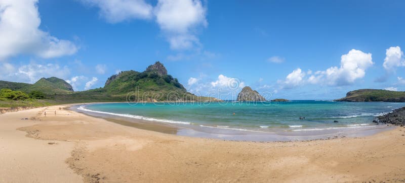La vista panorámica del Praia hace la playa de Sueste - Fernando de Noronha, Pernambuco, el Brasil imágenes de archivo libres de regalías La vista panorámica del Praia hace la playa de Sueste - Fernando de Noronha, Pernambuco, el Brasil imágenes de archivo libres de regalías