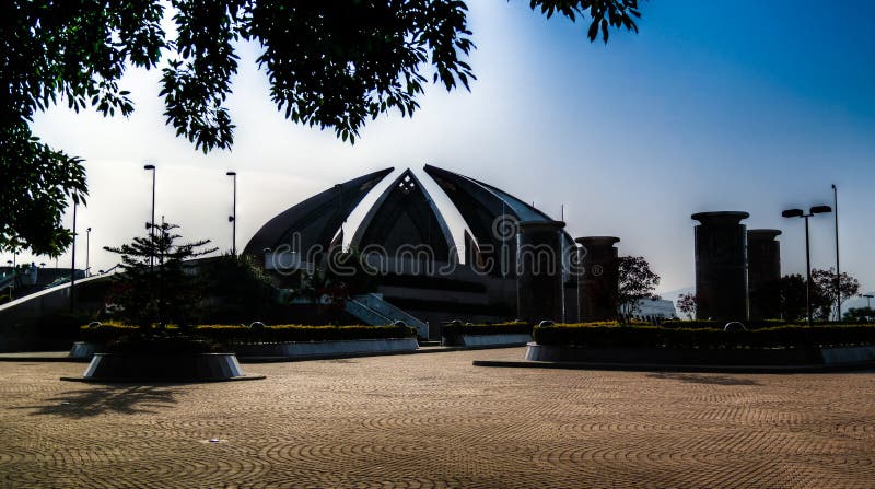La vue extérieure du monument national à Islamabad Pakistan