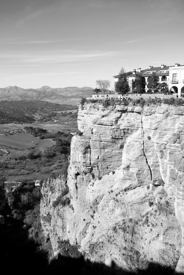 La vue inspiering de cliffside de Rhonda images libres de droits La vue inspiering de cliffside de Rhonda images libres de droits