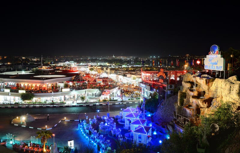 La vue la vie de nuit en Naama Bay photo stock La vue la vie de nuit en Naama Bay photo stock