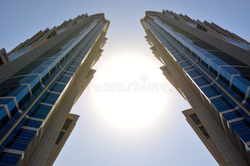 La vue sur deux tours d'hôtel de Jw Marriott Marquis Dubai photo stock La vue sur deux tours d'hôtel de Jw Marriott Marquis Dubai photo stock