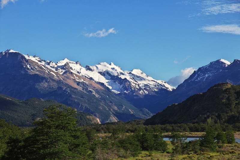 La vue sur les montagnes el chalten village en patagonie argentine