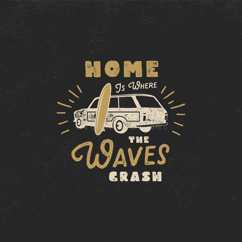 Label d'été avec la rétro voiture de ressac, la planche de surf et les éléments de typographie Style de plage de vintage pour des illustration de vecteur Label d'été avec la rétro voiture de ressac, la planche de surf et les éléments de typographie Style de plage de vintage pour des illustration de vecteur