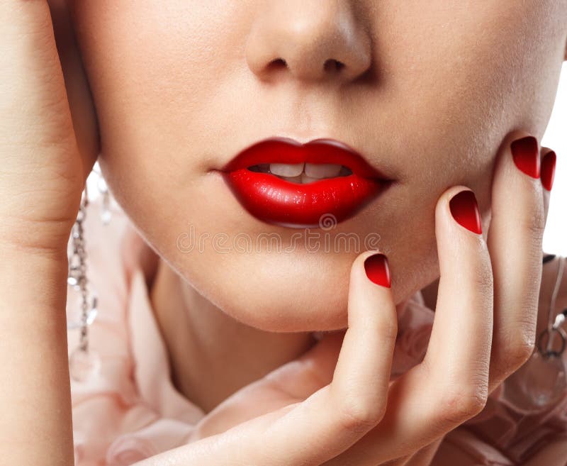 Labios atractivos con el lápiz labial rojo fotos de archivo Labios atractivos con el lápiz labial rojo fotos de archivo