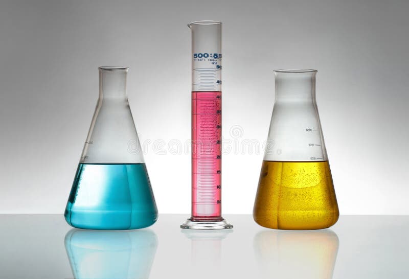 Laboratoire de produit chimique de verrerie image libre de droits Laboratoire de produit chimique de verrerie image libre de droits