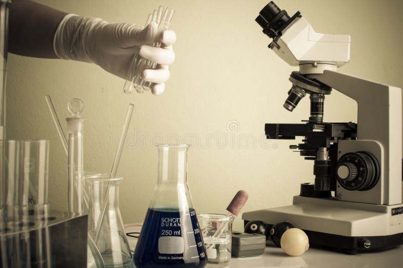 Laboratorium naukowe z chemicznym tematem obrazy royalty free Laboratorium naukowe z chemicznym tematem obrazy royalty free