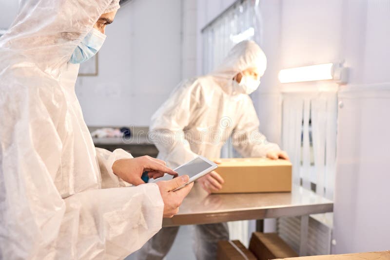 Laboratory Workers Wrapped up in Work royalty free stock photography Laboratory Workers Wrapped up in Work royalty free stock photography