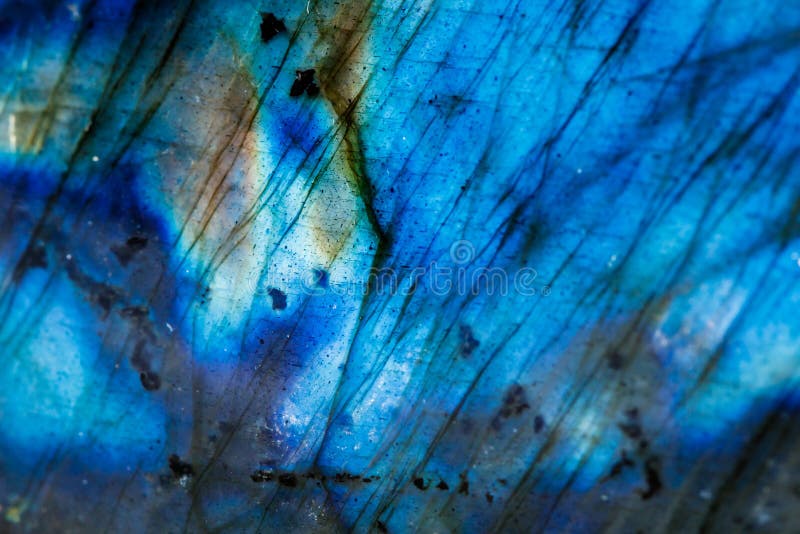 Pedra de mineral macro labradorite em fundo branco fotos de stock royalty free