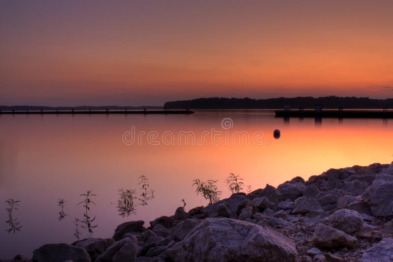 Lac au coucher du soleil images libres de droits Lac au coucher du soleil images libres de droits